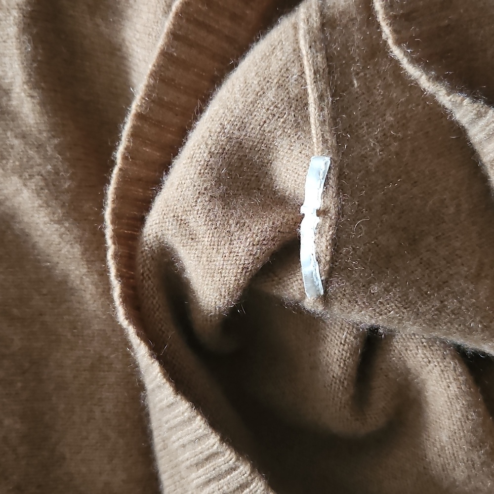 MaxMara Cashmere V-Neck Crop Sweater - Picture 4 of 7